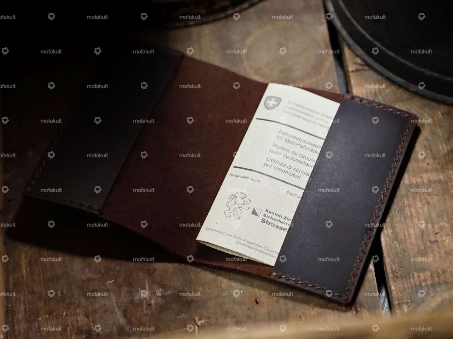 Siggnature ID card cover leather brown Carousel Image 4