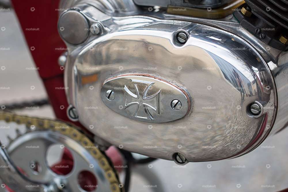 66HEROES Couvercle "Iron Cross" alu chromé | Sachs 50/2, 50/3, 50/4 Carousel Image 2