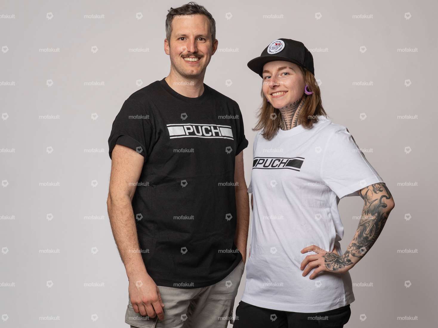 mk-Merch T-Shirt "PUCH" UNISEX blanc Carousel Image 1