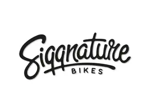 Autocollant Siggnature "Siggnature Bikes" tracé à la feuille 120 x 50 mm noir Autocollant Siggnature "Siggnature Bikes" tracé à la feuille 120 x 50 mm noir