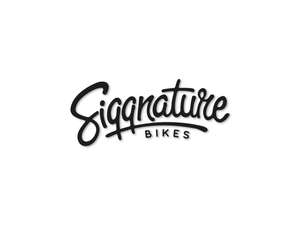 Autocollant Siggnature "Siggnature Bikes" tracé à la feuille 70 x 30 mm noir Autocollant Siggnature "Siggnature Bikes" tracé à la feuille 70 x 30 mm noir